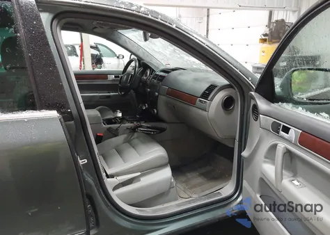 2005 Volkswagen Touareg V6 from USA, damaged, VIN WVGZG77L55D039996